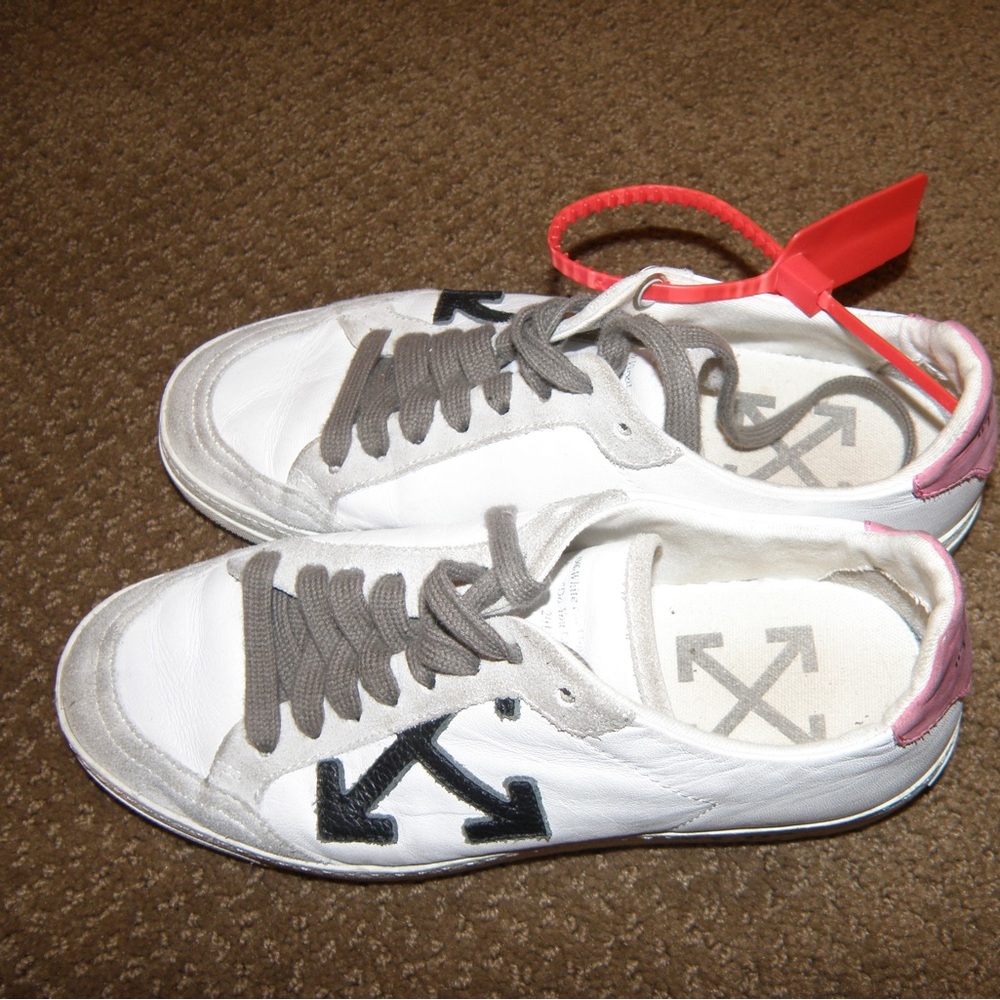 Off-white sneaker